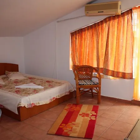 Πανσιόν Vila Bucura 19 A 3*